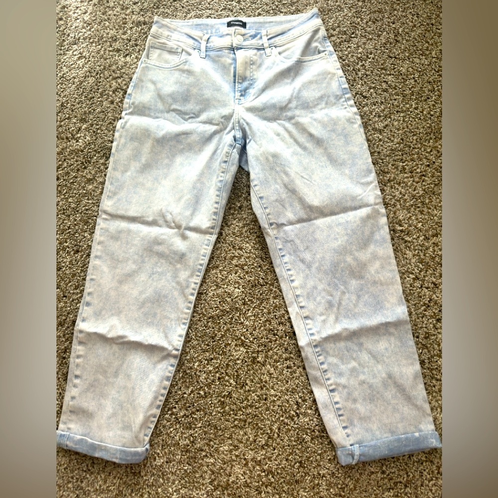 NWOT- Classic Light Blue women’s boyfriend mid rise Jeans